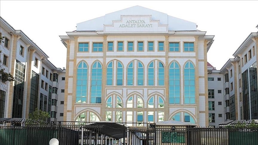 Antalya Büyükşehir Belediyesi'ne yönelik soruşturmada gözaltına alınan 6 şüpheliden 3'ü tutuklandı