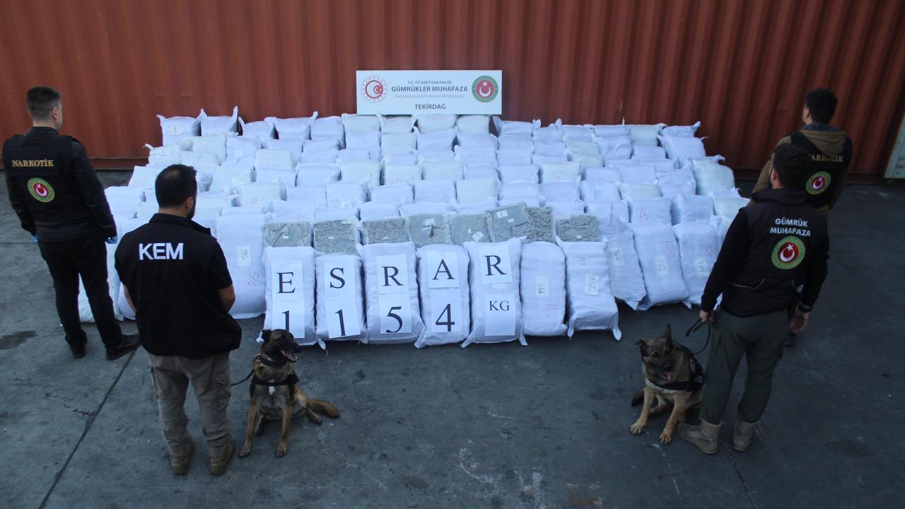 Gümrükler Muhafaza Müdürlüğü ekipleri Tekirdağ ve Edirne'de 1,3 ton uyuşturucu ele geçirdi