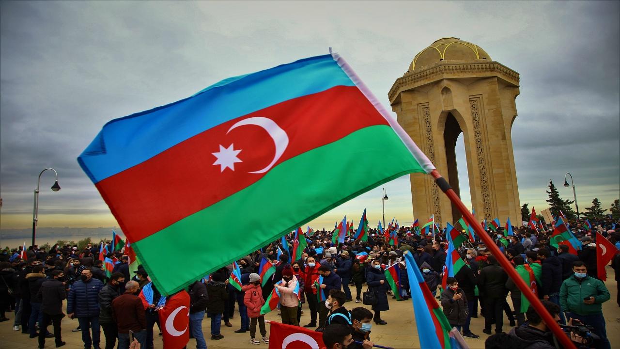 AZERBAYCAN, BAĞIMSIZLIĞINI YENİDEN KAZANMANIN 34. YILINI KUTLUYOR