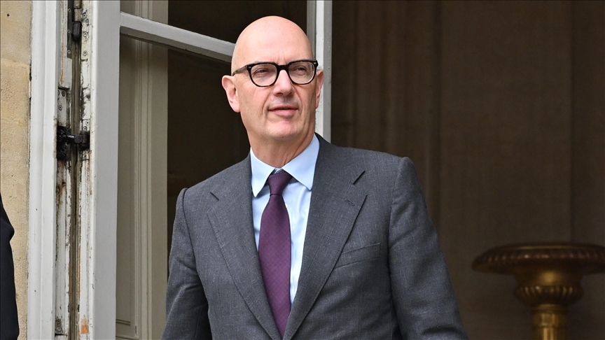 Paris hükümeti, S&P'nin Fransa'nın kredi notunu düşürmesini "sağduyu çağrısı" olarak görüyor