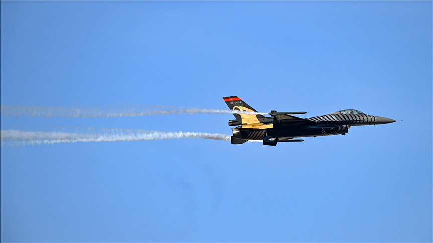 SOLOTÜRK Kayseri'de gösteri uçuşu yaptı