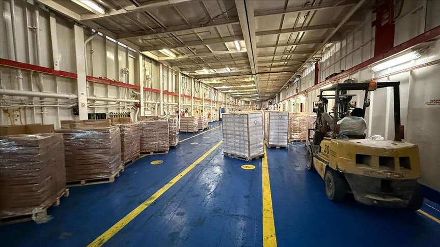 17. "İYİLİK GEMİSİ"NDEKİ YARDIM MALZEMELERİNİN İNDİRME İŞLEMLERİ TAMAMLANDI