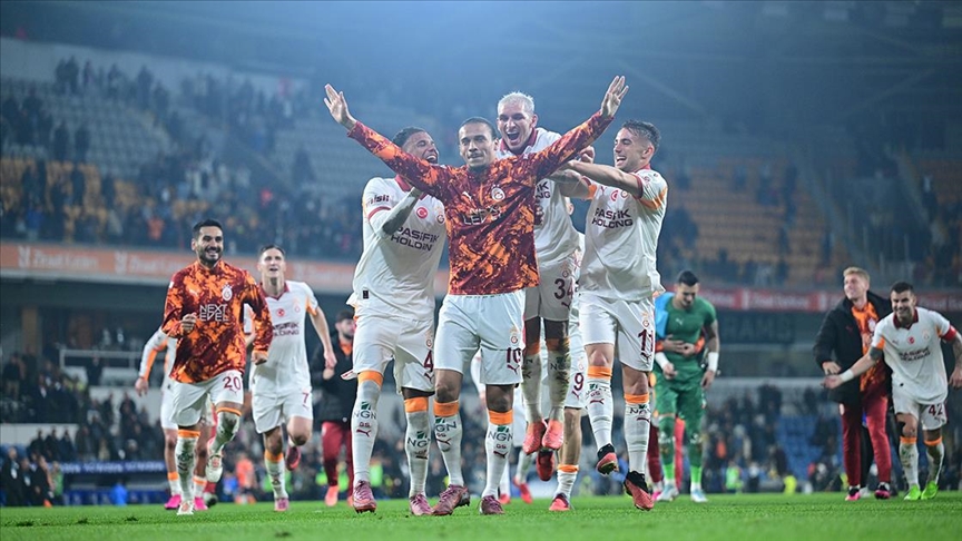 Galatasaray, Sane'nin golleriyle Başakşehir'i 2-1 yendi