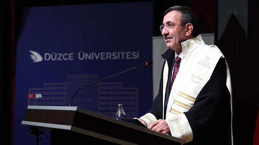 CEVDET Yılmaz'a Düzce Üniversitesinde "fahri profesörlük" ünvanı verildi