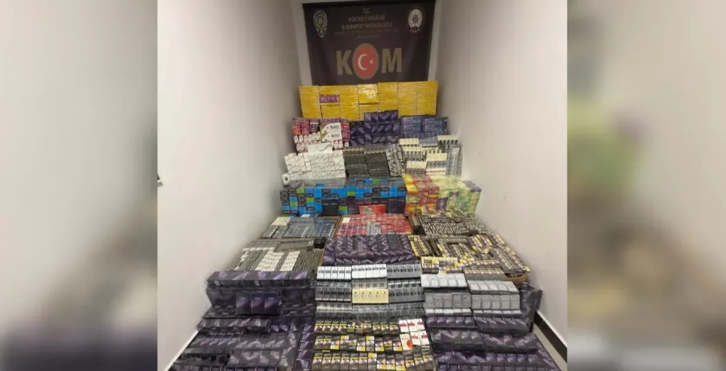 KOCAELİ'DE BİR TIR DOLUSU KAÇAK SİGARA OPERASYONU