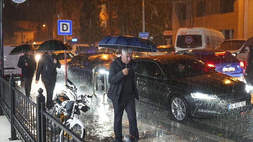 DEPREMİN MERKEZ ÜSSÜ SINDIRGI'DA SAĞANAK ETKİLİ OLUYOR