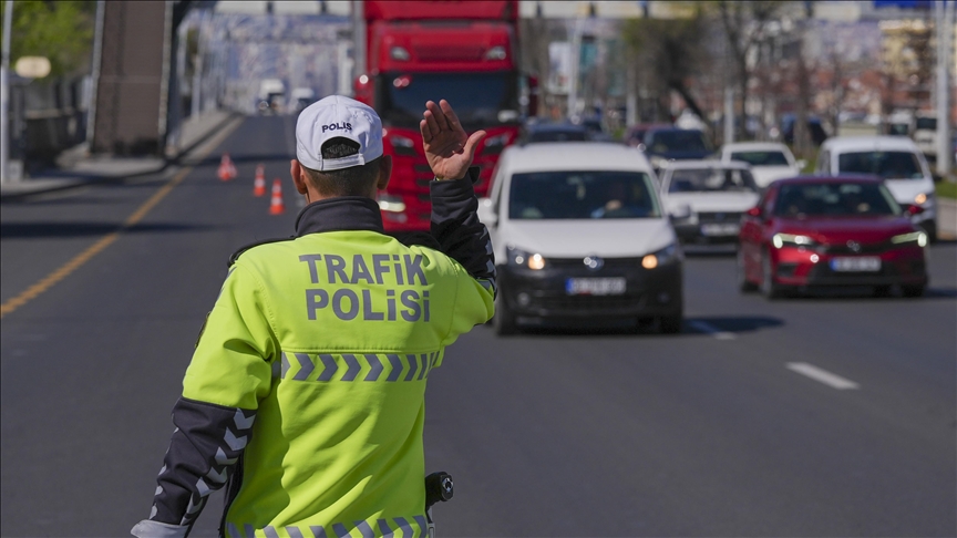 Ankara'da Cumhuriyet Bayramı etkinlikleri nedeniyle yarın bazı yollar trafiğe kapatılacak