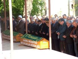 Kazada Ölen Anne ve Oğlu Kadirli'de Toprağa Verildi