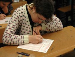 Öğrenciler Sınavda, Aileleri Dışarıda Ter Döktü!