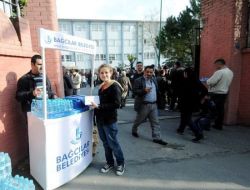 Bağcılar Belediyesi Ygs Öğrencilerine Sınav Seti Hediye Etti