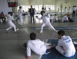 Alanya Özel Hayat Ufuk Açık Eskrim Turnuvası'na 90 Sporcu Katıldı