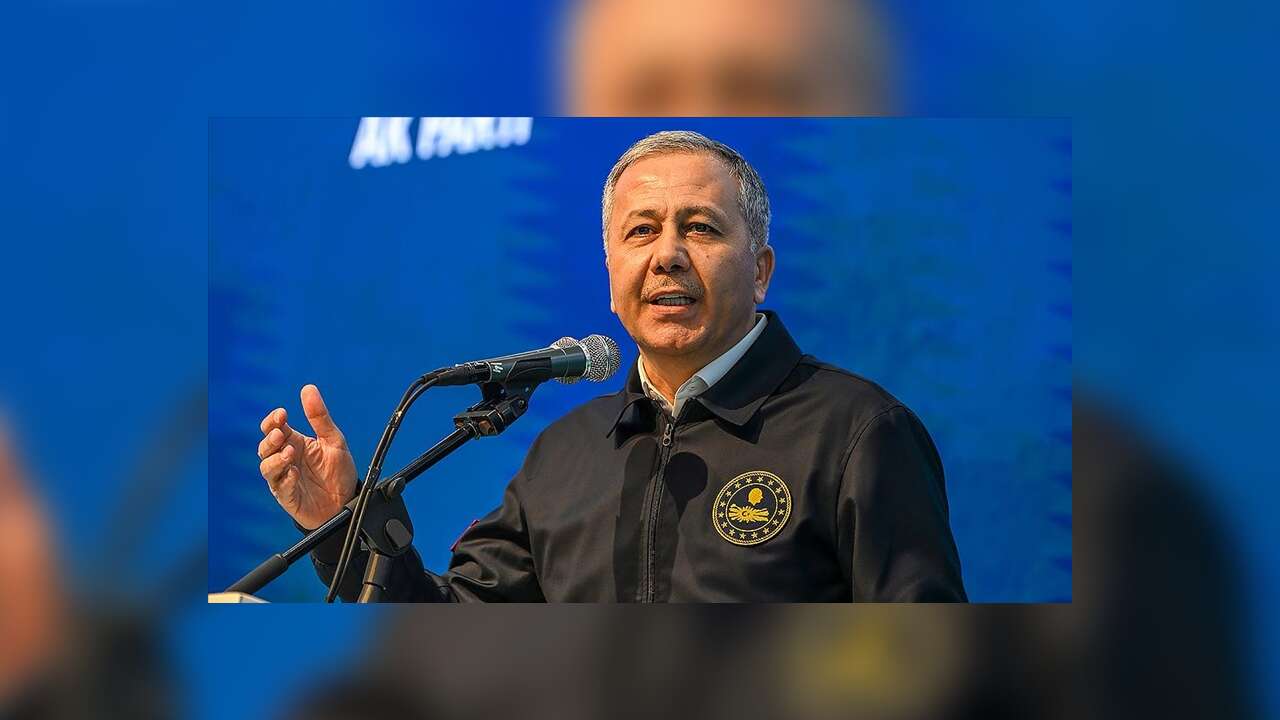 İçişleri Bakanı Yerlikaya: 1 yılda gönüllü geri dönüş yapan Suriyeli kardeşlerimizin sayısı 550 bin oldu