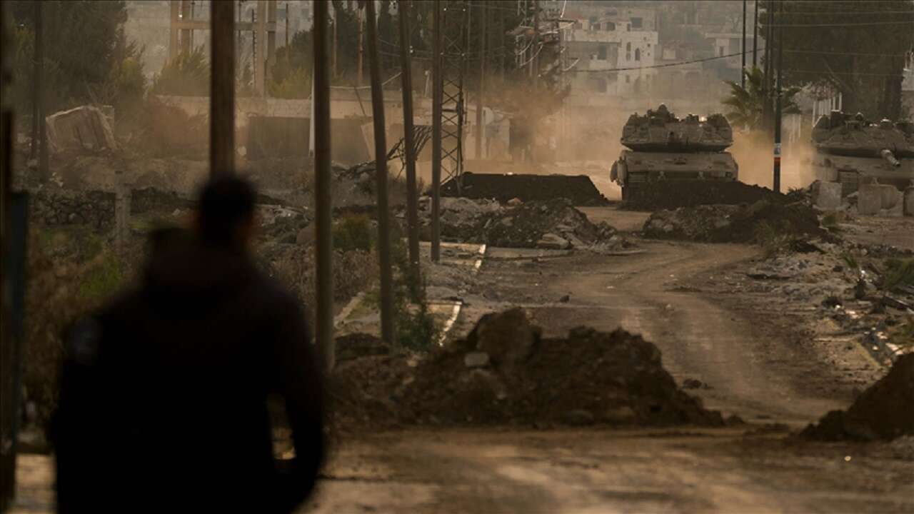 Suriye'de Kuneytra'nın köyüne giren İsrail devriyesi halk tarafından taşlanarak zorla çıkarıldı