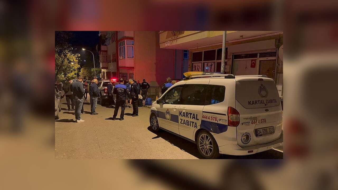 Kartal'da kolonlarında çatlak oluşan 4 katlı bina boşaltıldı