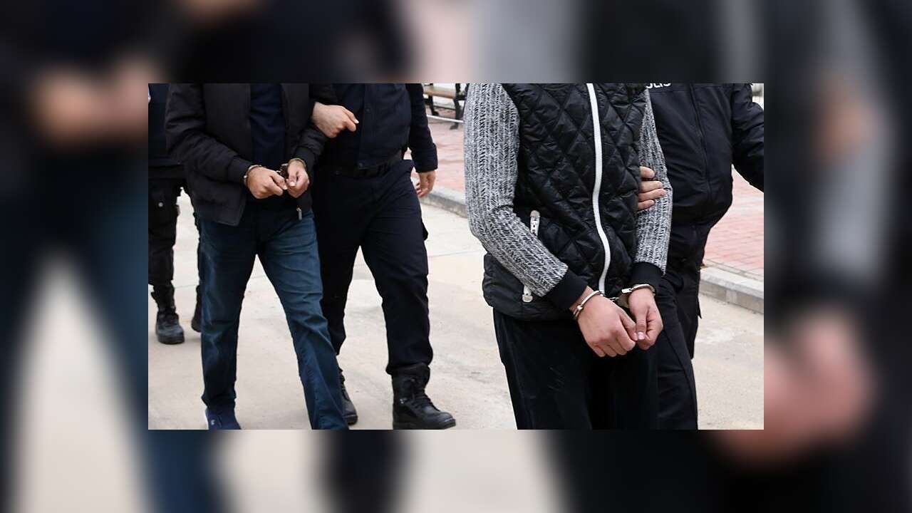 İzmir'de suç örgütü operasyonunda 21 kişi yakalandı