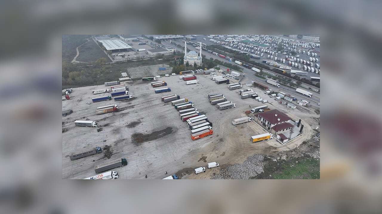 Kapıkule'deki tır kuyruğu sorunu Valiliğin "gurbetçi otoparkı"nı açmasıyla çözüldü