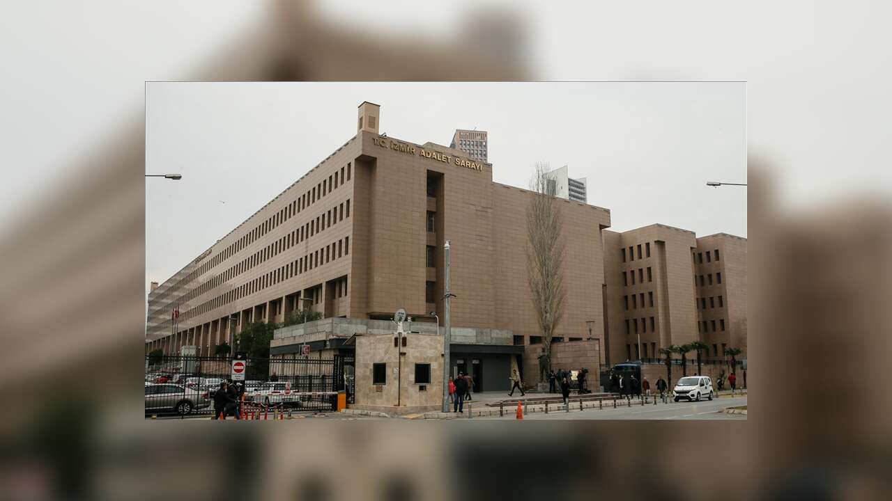 İzmir'de ihale usulsüzlüğü operasyonunda 3'ü belediye çalışanı 4 şüpheli yakalandı