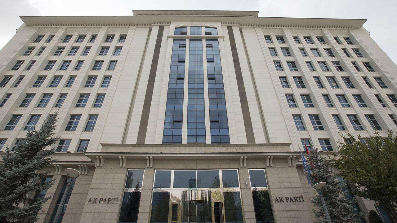 AK PARTİ'DE 5 İLE YENİ İL BAŞKANI ATANDI