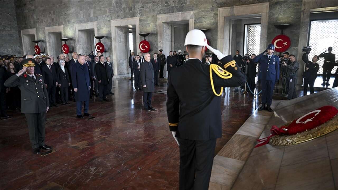 Büyük Önder Atatürk için Anıtkabir'de devlet töreni düzenlendi