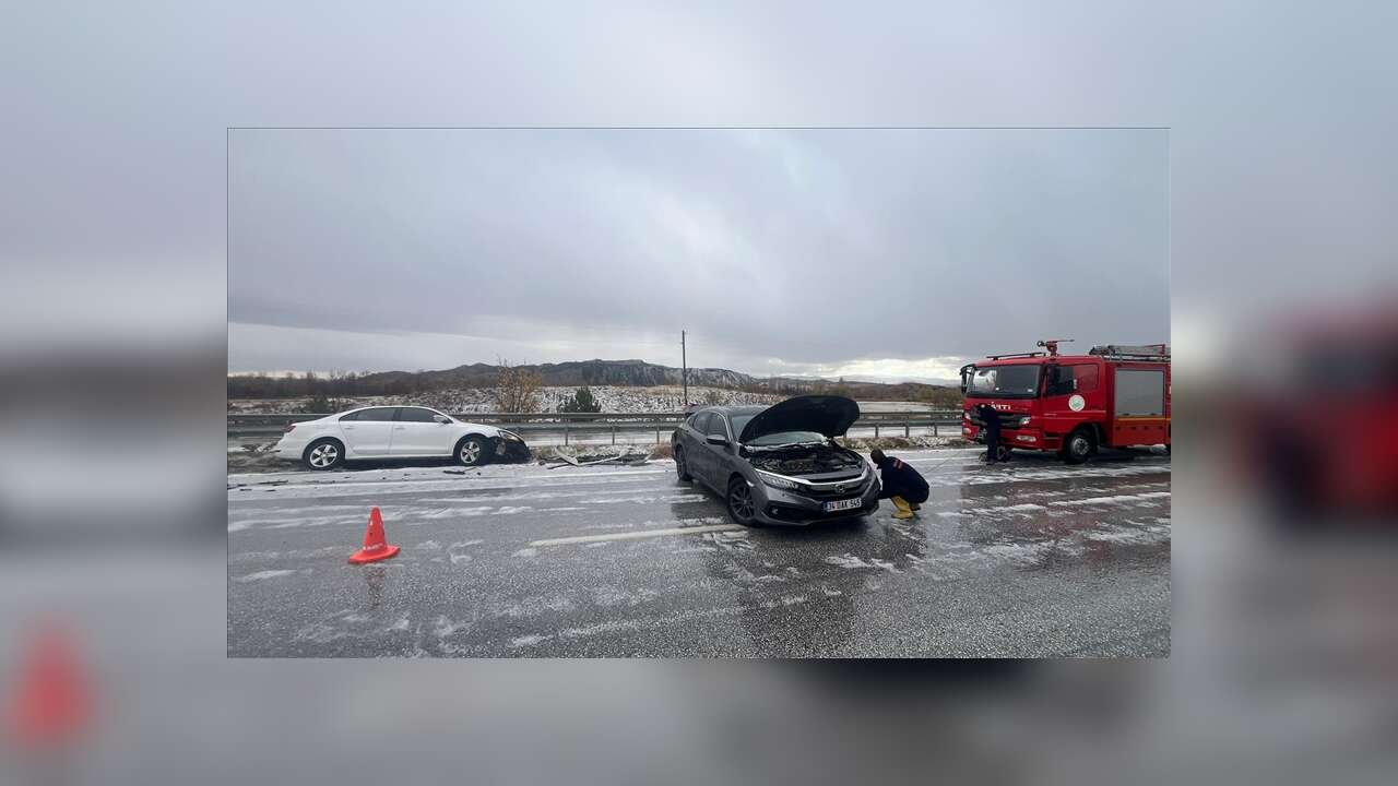 Çorum'da dolu nedeniyle meydana gelen trafik kazalarında 10 kişi yaralandı