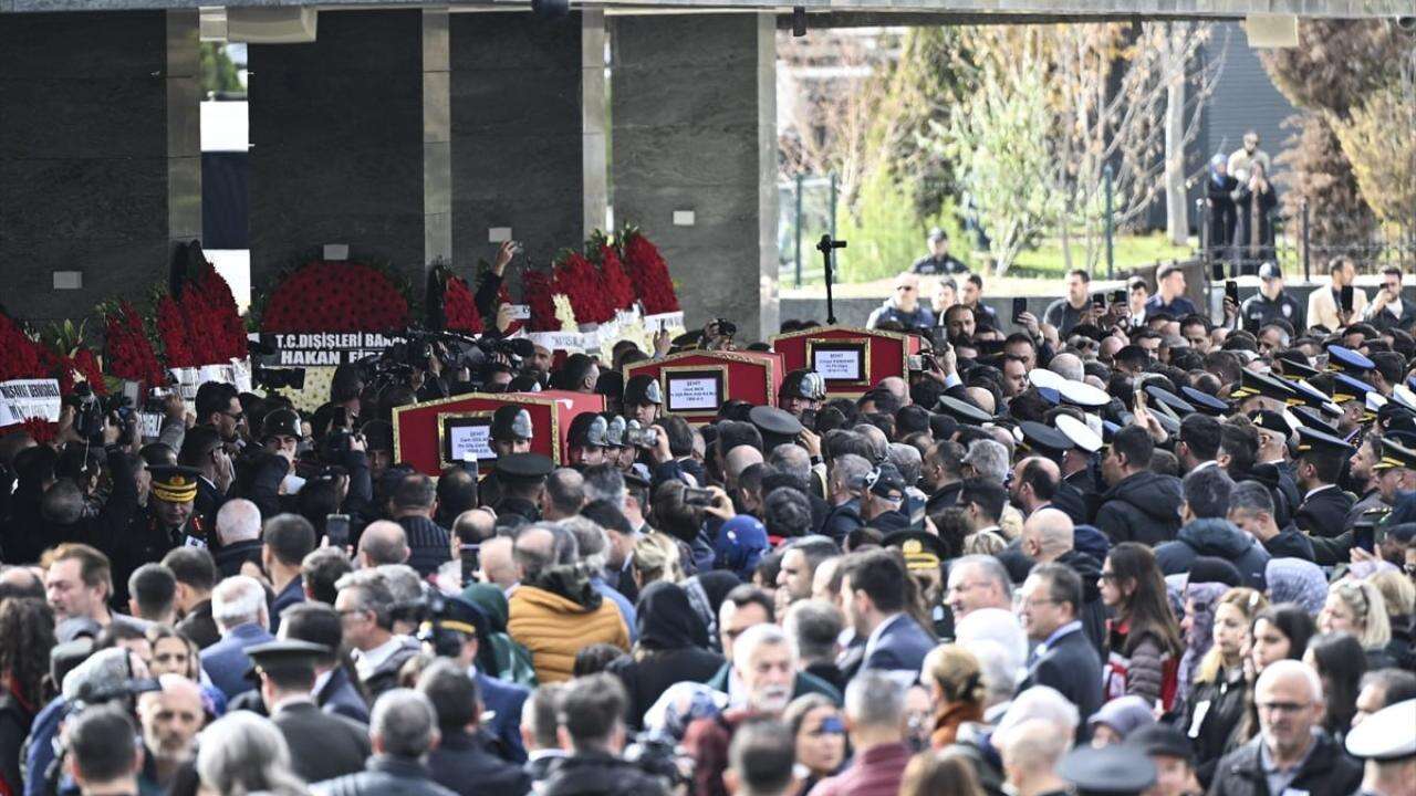 TÜRKİYE KAHRAMAN ŞEHİTLERİNİ UĞURLADI