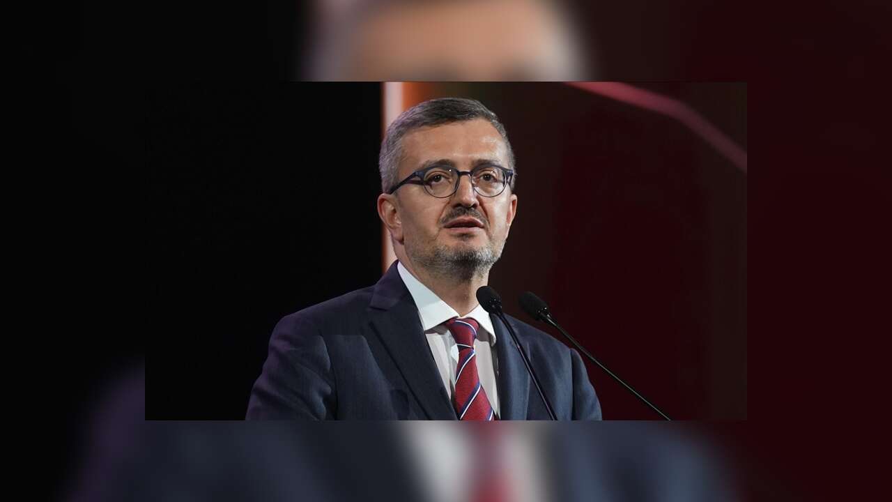 İletişim Başkanı Duran, Sezai Karakoç'u vefat yıl dönümünde andı