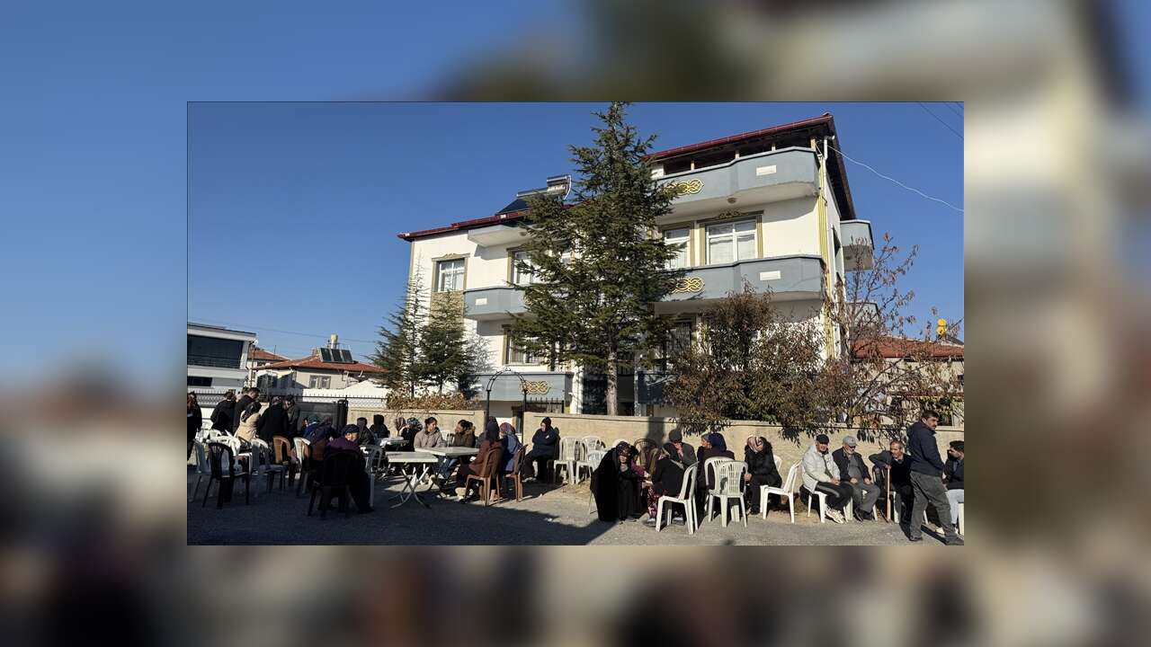 Fatih'te gıda zehirlenmesi şüphesiyle ölen anne ve 2 çocuğunun hayalleri yarım kaldı