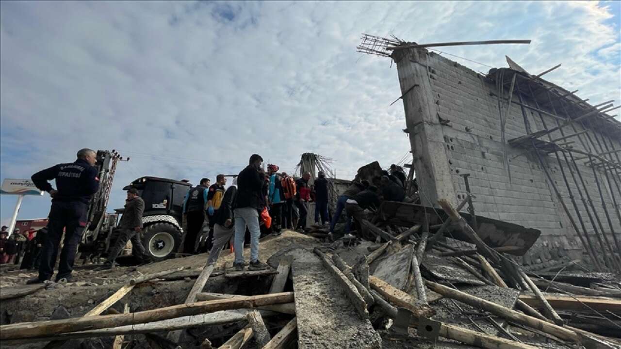 Şanlıurfa'da tek katlı inşaatın çökmesi sonucu 2 işçi hayatını kaybetti