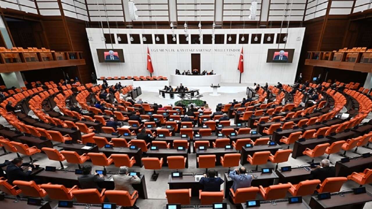 TBMM'DE YOĞUN MESAİ SÜRÜYOR