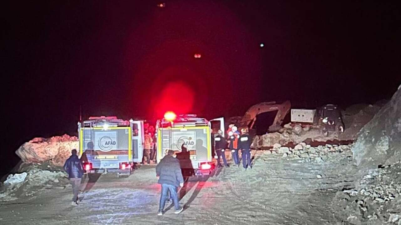 SİVAS'TA DEMİR MADENİ OCAĞINDA GÖÇÜK MEYDANA GELDİ