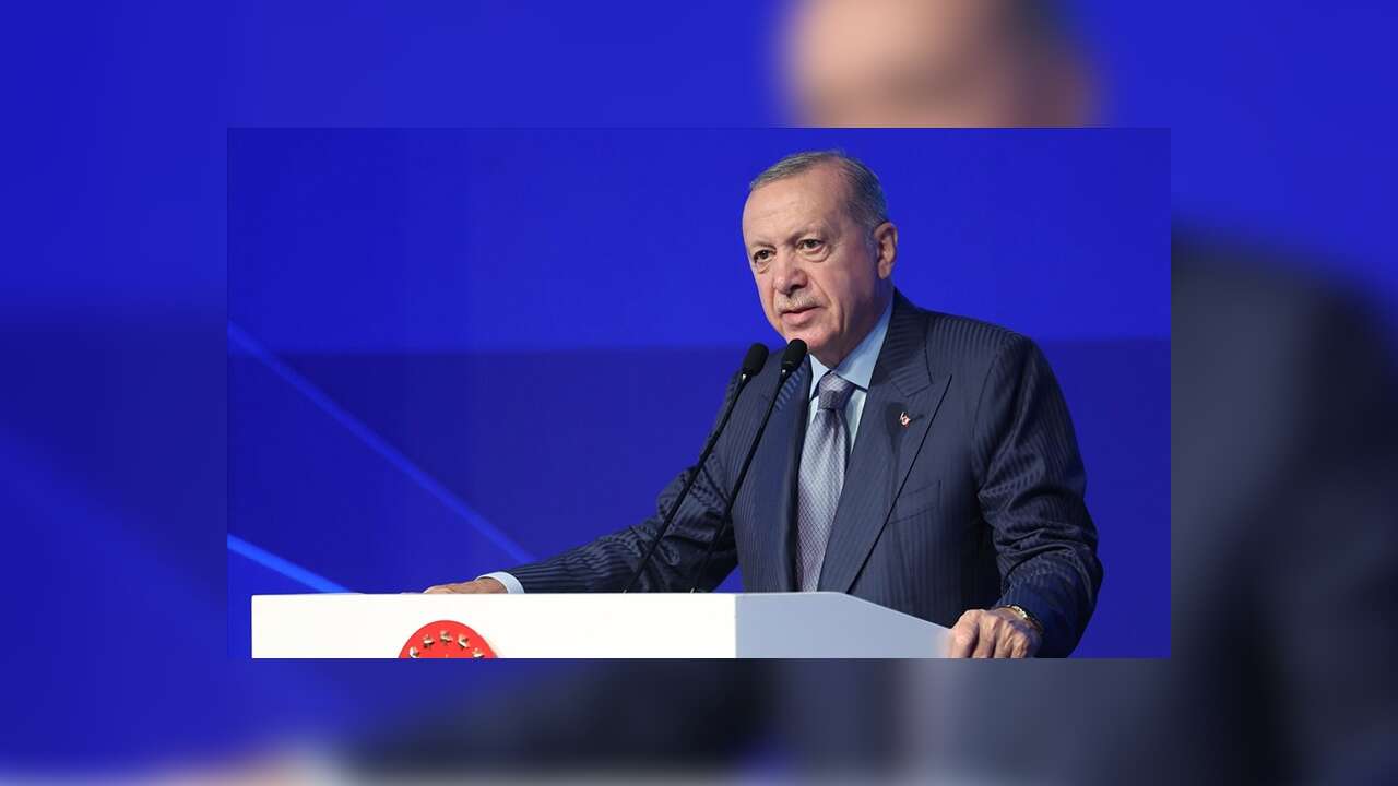 Cumhurbaşkanı Erdoğan: Alın teri ve emek hiçbir ideolojiye ipotek edilemeyecek kadar kutsaldır