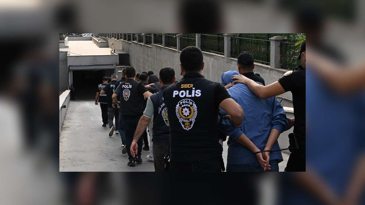 FLAŞ / Mersin merkezli yasa dışı bahis operasyonunda 4'ü hakem 36 şüpheli yakalandı