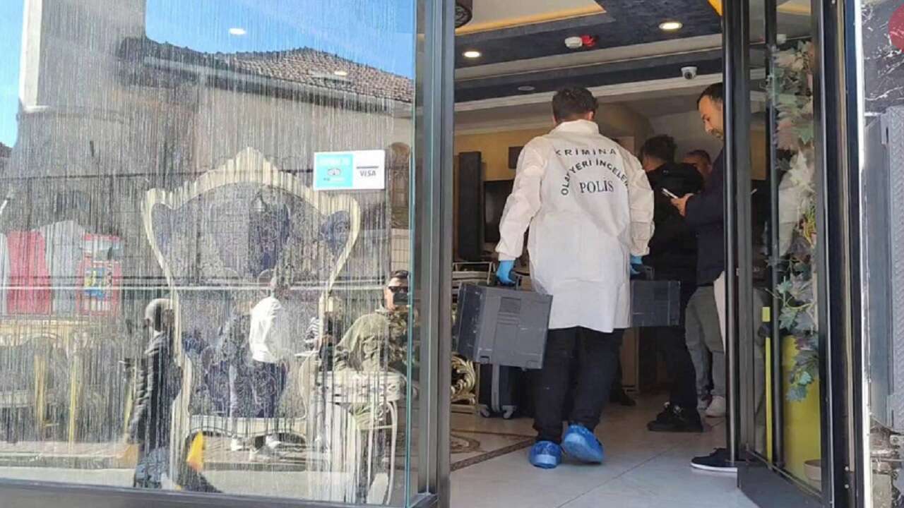 Böcek ailesinin ölümüyle ilgili otel sahibi ve çalışanı tutuklandı