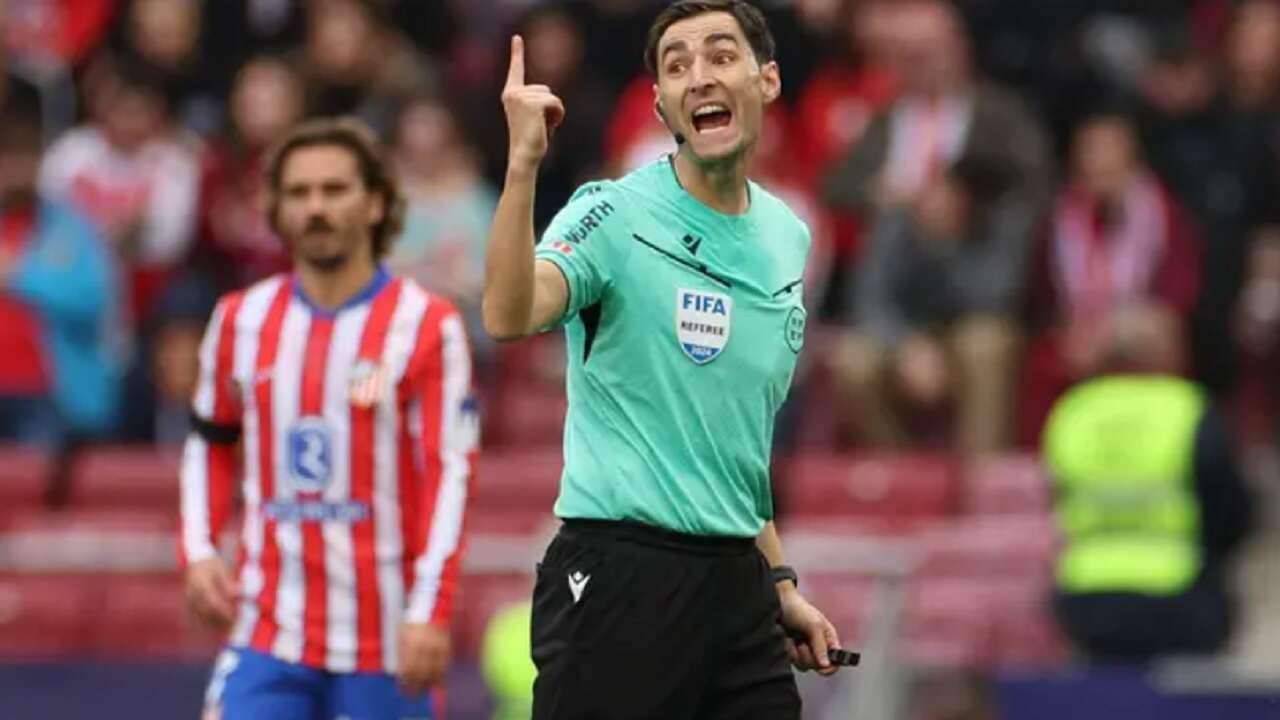 FENERBAHÇE MAÇINA 'İSPANYOL HAKEM'