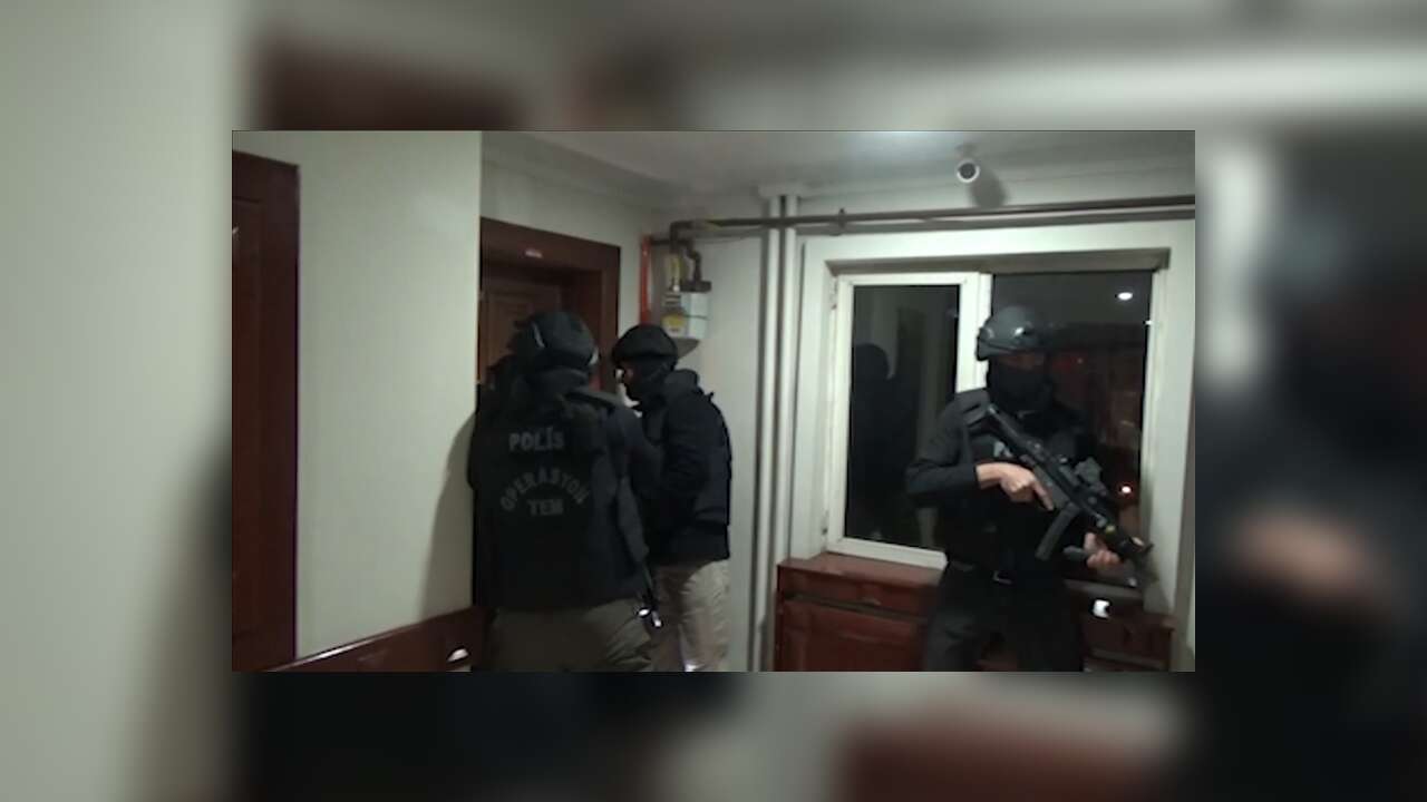 İstanbul ve Adana'da terör örgütü DEAŞ'a yönelik operasyonlarda 26 zanlı yakalandı