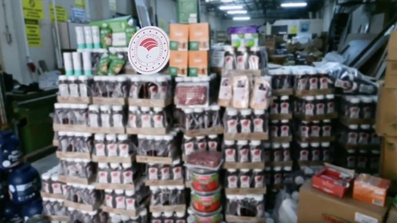 İzmir'de yaklaşık 30 Ton tarihi geçmiş gıda ürünü ele geçirildi