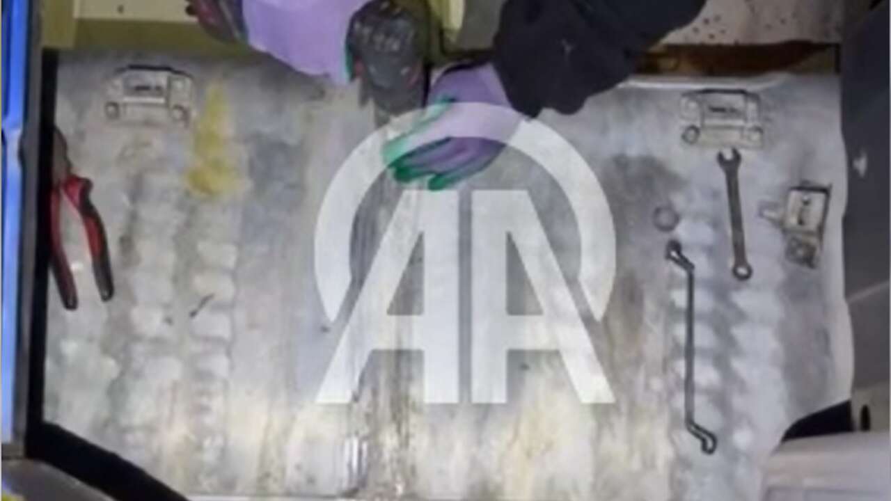 Erzurum'da bir tırın yakıt deposunda 224 litre sentetik uyuşturucu yakalandı