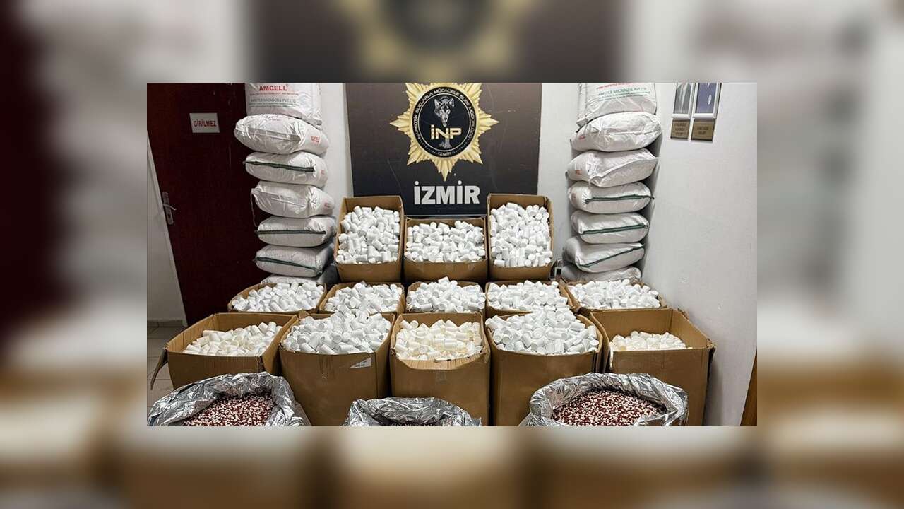İzmir'de 2 milyon 309 bin 774 uyuşturucu hap ele geçirildi!