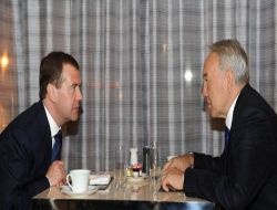 Nazarbayev Washington'da Medvedev İle Görüştü