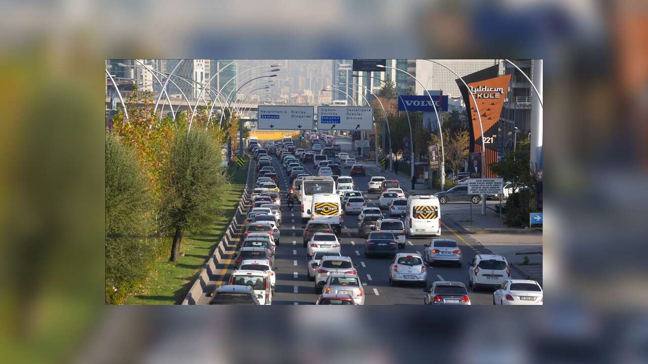 Başkentte yüzde 6,6'lık araç artışı trafiğe 22 dakikalık yük getirdi