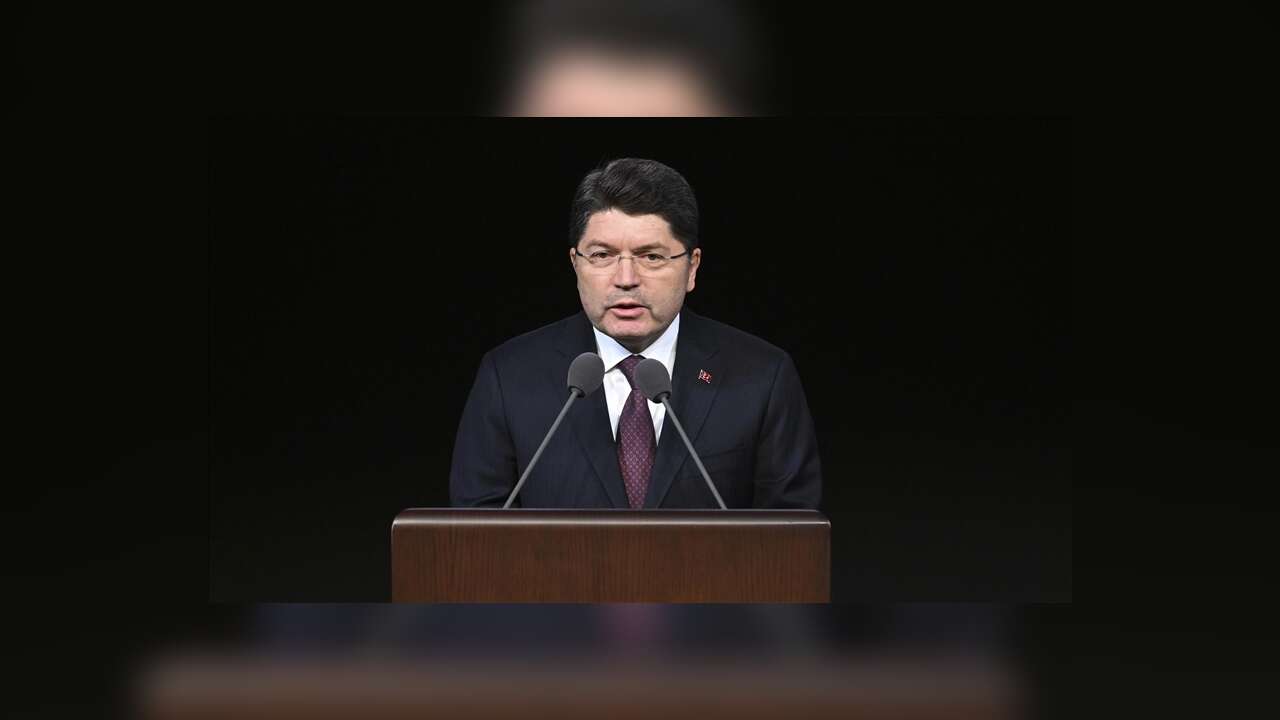 Tunç: Hakim ve savcılarımızı hedef gösteren hiçbir girişim 'ifade özgürlüğü' perdesiyle haklı gösterilemez