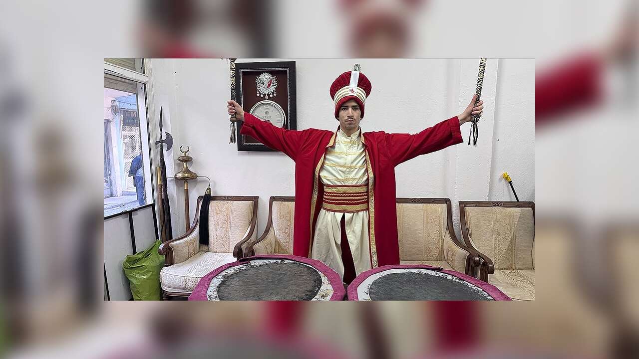 Genç Mehmet, sosyal medyada viral olan mehter performansını dizi setine taşıdı