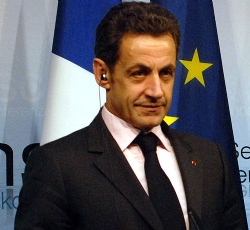 Sarkozy Nükleer Silahtan Vazgeçmiyor!!