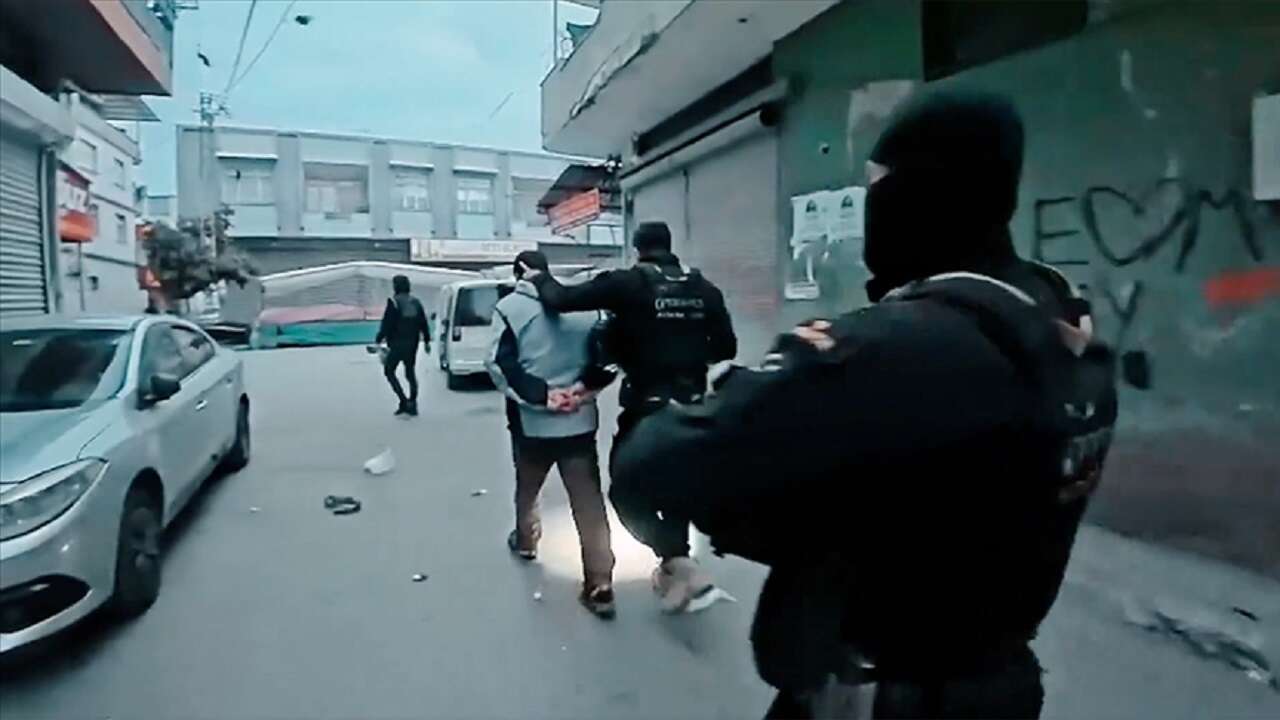 Terör örgütü DEAŞ'a yönelik operasyonlarda 51 şüpheli yakalandı