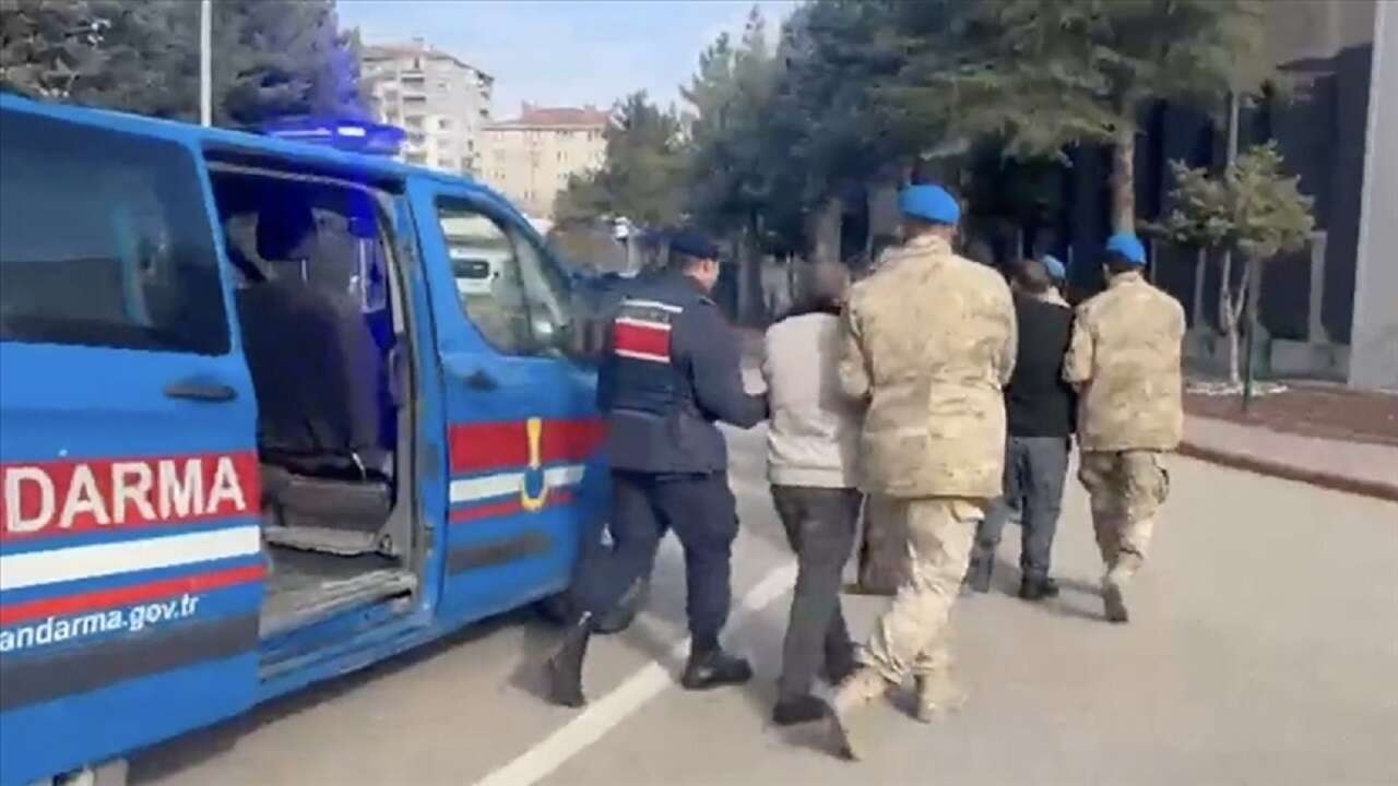 Tefecilik, yağma ve tehdit suçlarına yönelik operasyonlarda 25 şüpheli yakalandı