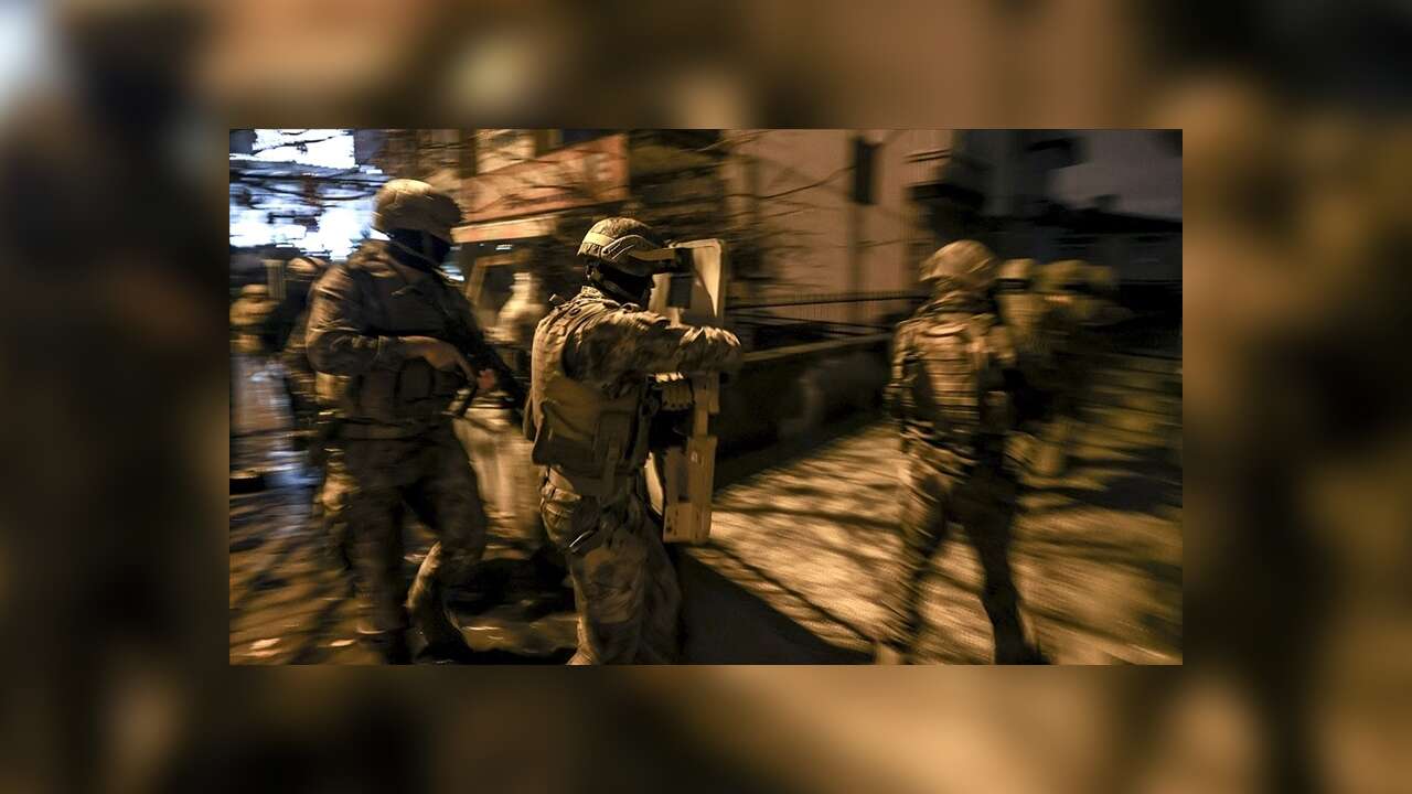 Çekmeköy'de eve düzenlenen narkotik operasyonunda ağır yaralanan polis şehit oldu