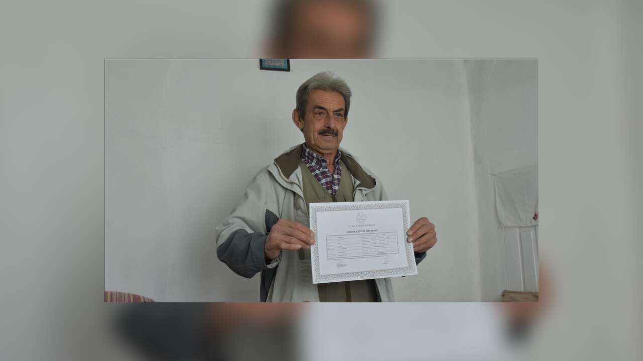 Liseyi 70 yaşında bitiren emekli, üniversite sınavına hazırlanıyor