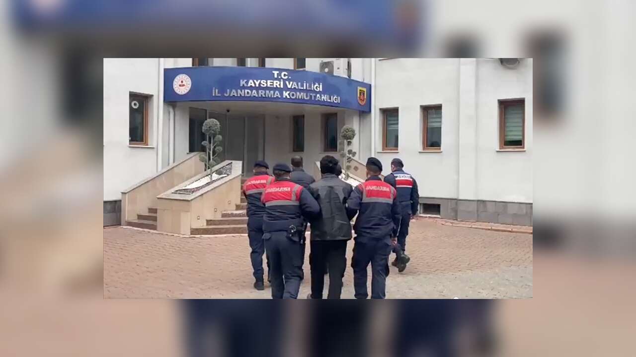 Terör örgütü DEAŞ'a yönelik operasyonlarda 92 şüpheli yakalandı