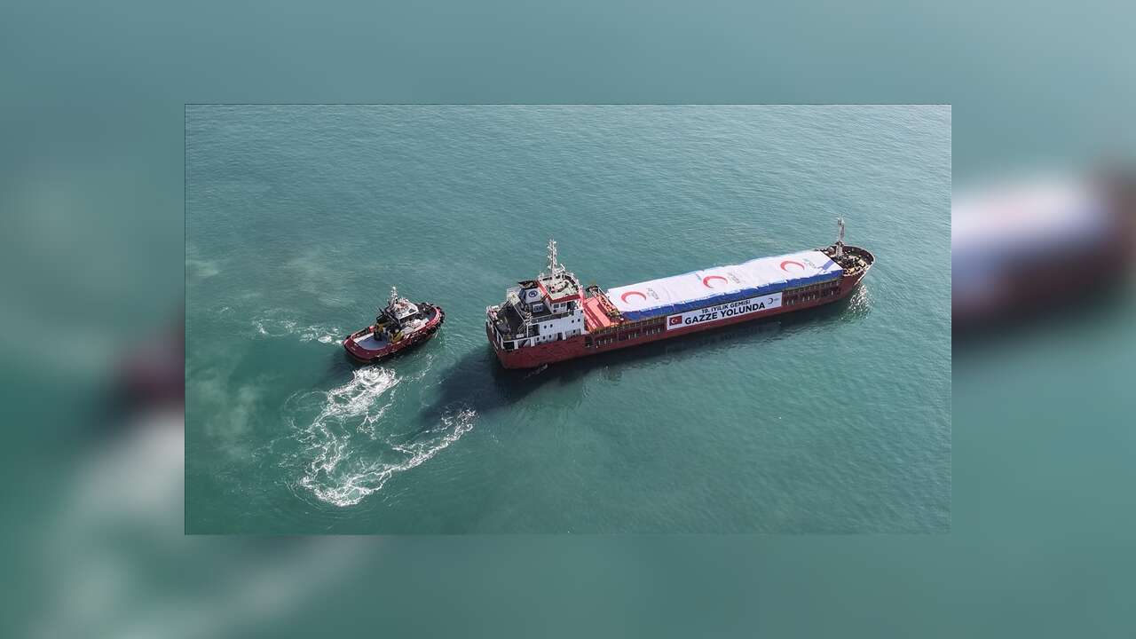 Türk Kızılay'ın Gazze için hazırladığı 19. "İyilik Gemisi" Mersin limanından uğurlandı