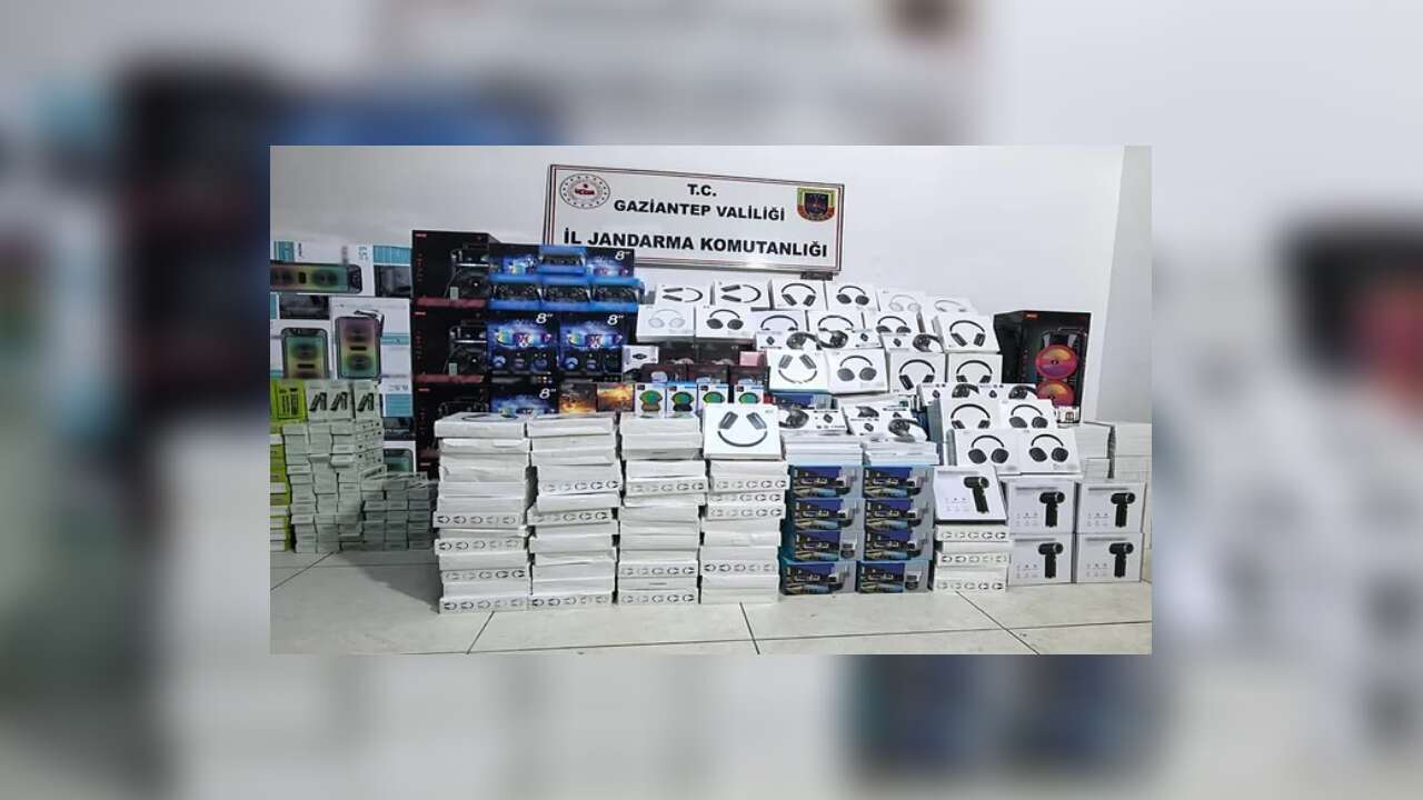 Gaziantep'te yaklaşık 1,5 milyon lira değerinde kaçak elektronik eşya ele geçirildi